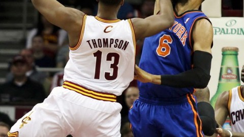 那晚麦迪逊广场花园的空气都凝固了！尼克斯骑士季后赛卡位战太刺激