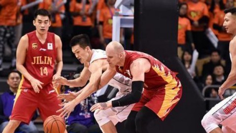 深圳主场惨遭青岛16-0一波流，这哪是打球简直是往心口扎刀子