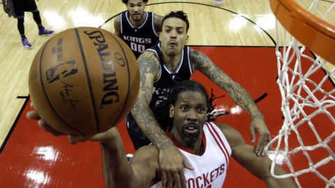 雄鹿主场暴打国王终结七连胜，字母哥这状态太吓人！这一夜雄鹿球迷终于能睡个好觉了