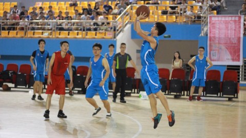 台北雨夜里的篮球少年，我们在输球那刻赢了自己
