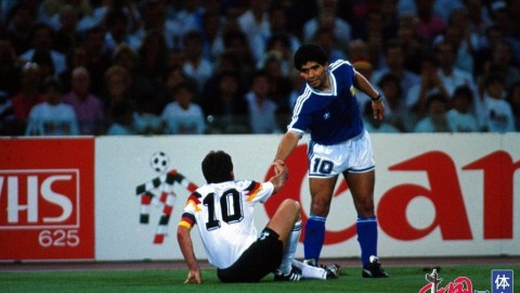 标题：巴西世界杯决赛：格策113分钟绝杀，德国1-0力克阿根廷四度封王