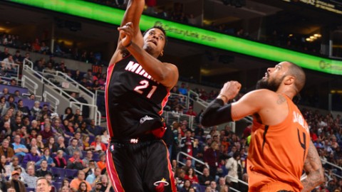 太阳主场烧毁热火！阿伦九记三分投疯了，这支残阵太阳到底藏着多少惊喜？