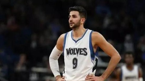 开拓者这波操作太狠！老鹰末节直接崩盘，杨瀚森枯坐板凳让球迷干着急