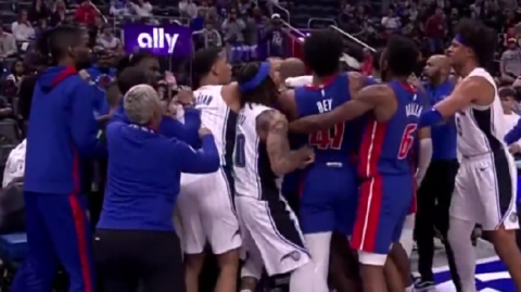 那场让人直拍大腿的逆转夜——魔术和老鹰的“冰火两重天”