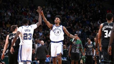 那场把雄鹿主场打成图书馆的比赛，黄蜂是真不把豆包当干粮啊