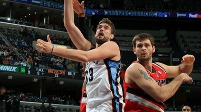 那一夜，孟菲斯的铁人们终于吼出了声！灰熊客场上演26-2疯狂逆转，这口气憋得太久了